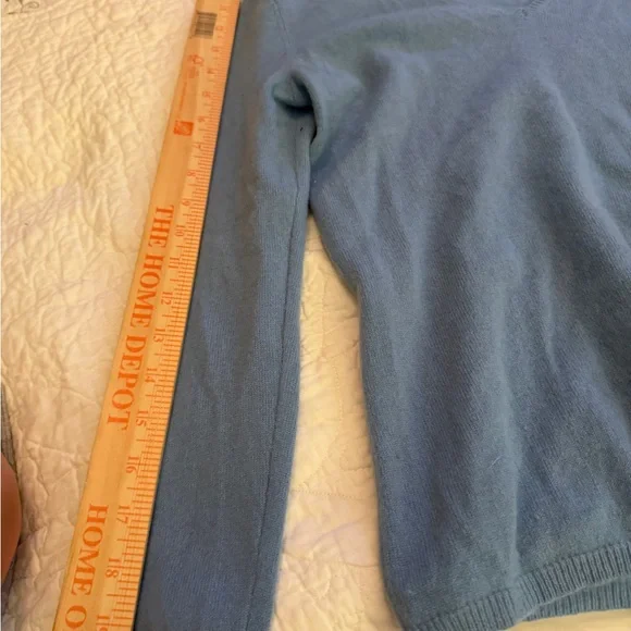 Women's Blue Cashmere V-Neck Sweater - Picture 6 of 10